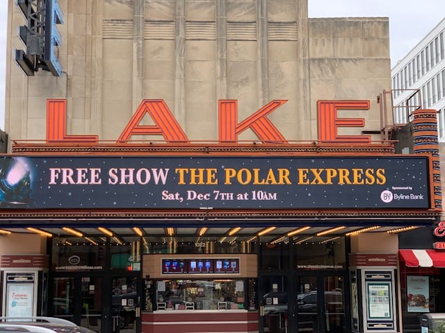 Byline Sponsors a Holiday Movie in Oak Park!